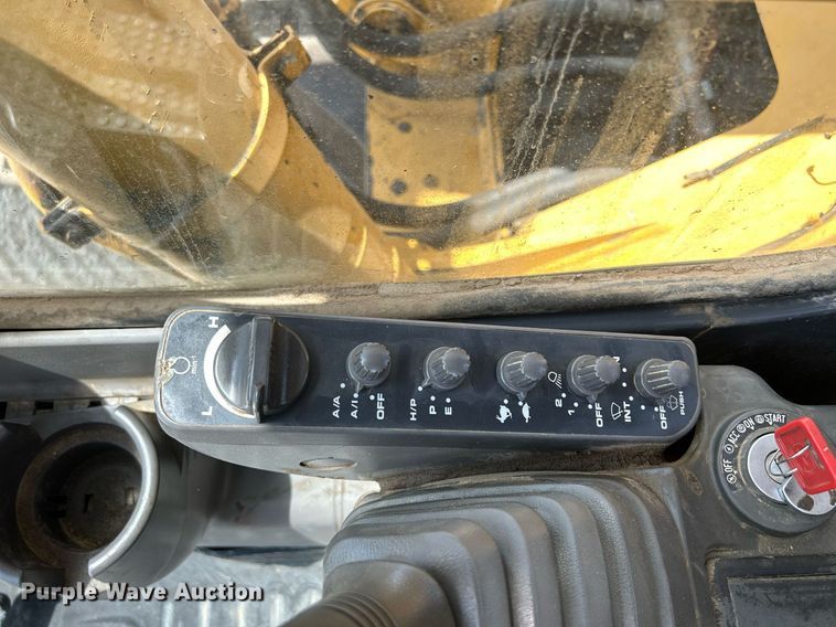 image for item DR4662 2003 John Deere 330C LC  excavator