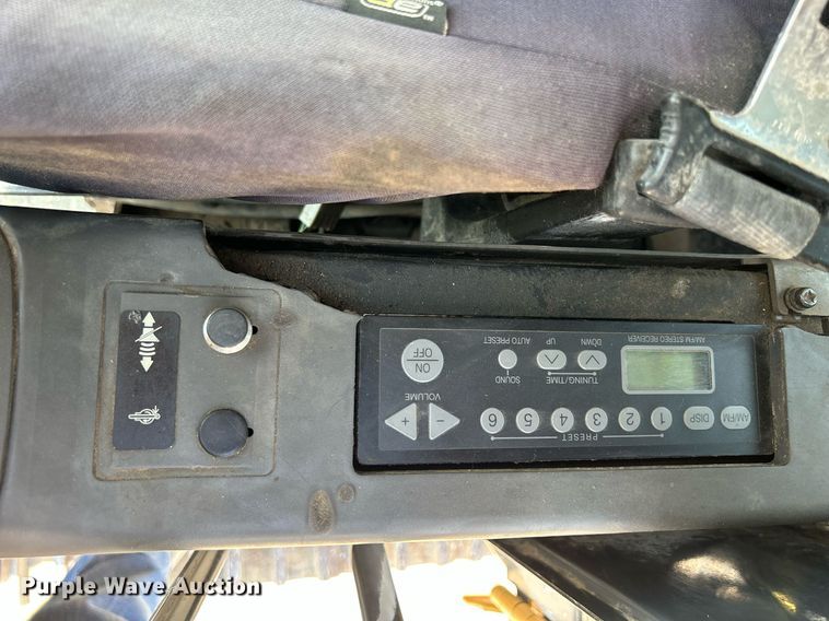 image for item DR4662 2003 John Deere 330C LC  excavator