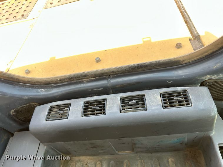 image for item DR4662 2003 John Deere 330C LC  excavator