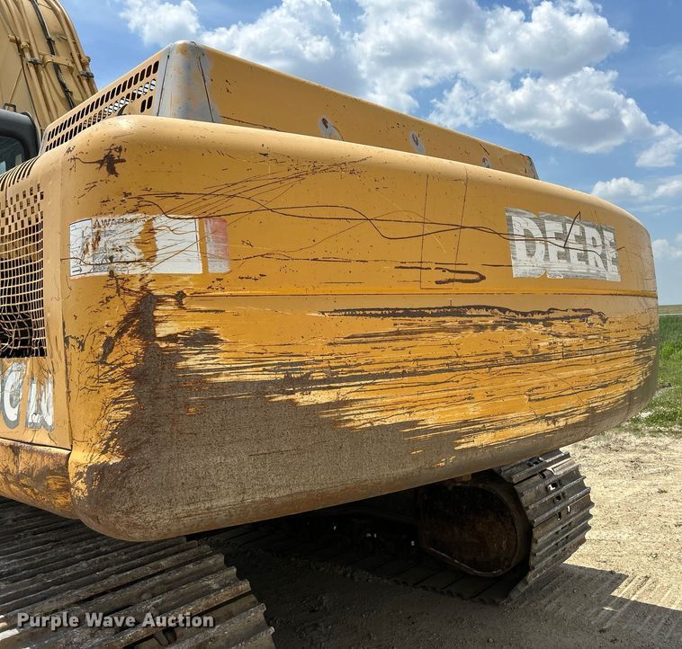 image for item DR4662 2003 John Deere 330C LC  excavator