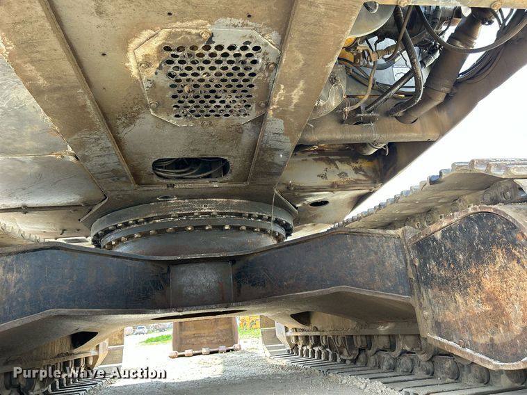 image for item DR4662 2003 John Deere 330C LC  excavator