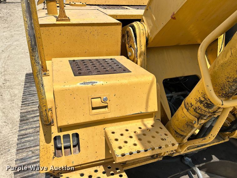 image for item DR4662 2003 John Deere 330C LC  excavator