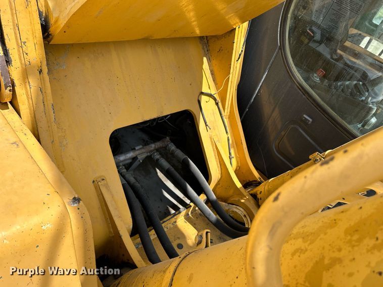 image for item DR4662 2003 John Deere 330C LC  excavator