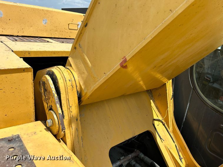 image for item DR4662 2003 John Deere 330C LC  excavator