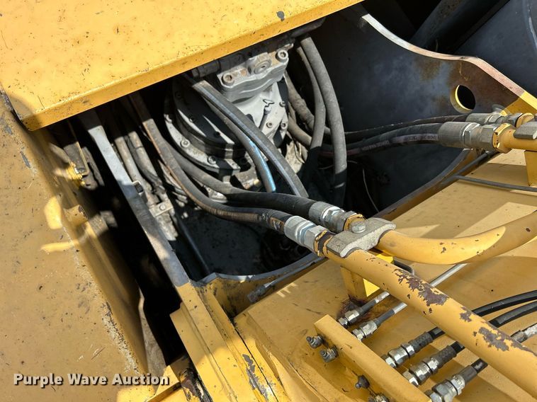 image for item DR4662 2003 John Deere 330C LC  excavator