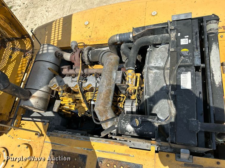 image for item DR4662 2003 John Deere 330C LC  excavator