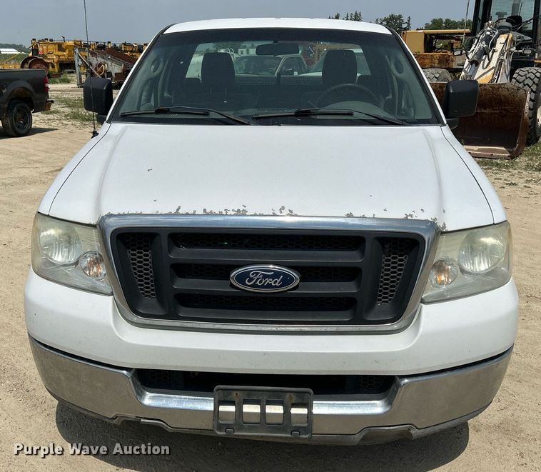 image for item DR4664 2004 Ford F150 XL  pickup truck