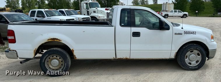 image for item DR4664 2004 Ford F150 XL  pickup truck