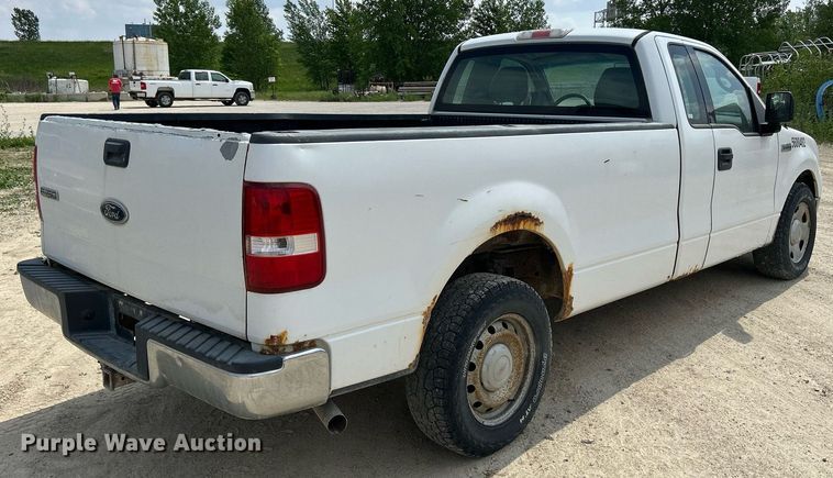 image for item DR4664 2004 Ford F150 XL  pickup truck