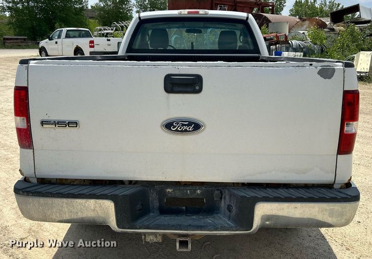 image for item DR4664 2004 Ford F150 XL  pickup truck