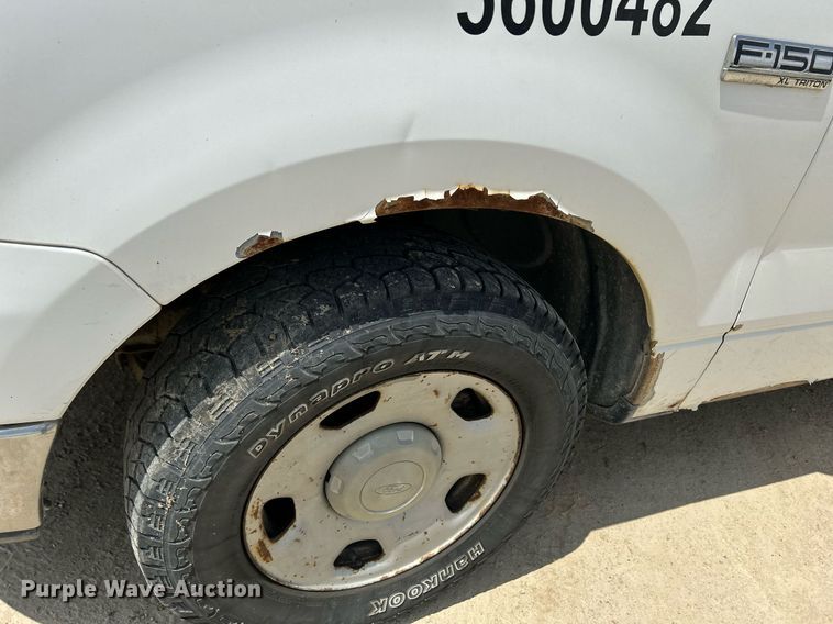 image for item DR4664 2004 Ford F150 XL  pickup truck