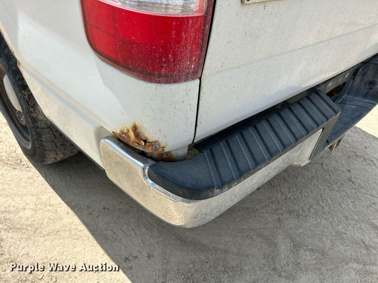 image for item DR4664 2004 Ford F150 XL  pickup truck