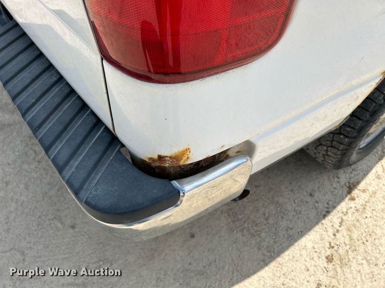 image for item DR4664 2004 Ford F150 XL  pickup truck