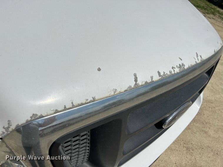 image for item DR4664 2004 Ford F150 XL  pickup truck