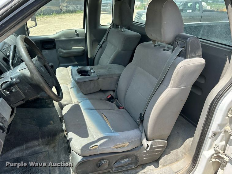 image for item DR4664 2004 Ford F150 XL  pickup truck