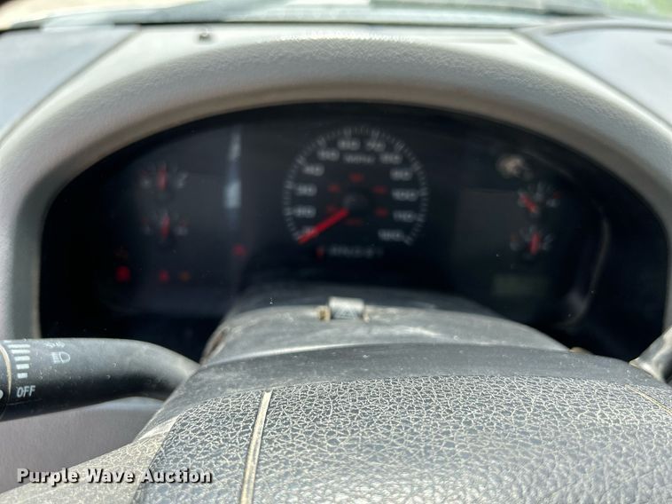 image for item DR4664 2004 Ford F150 XL  pickup truck