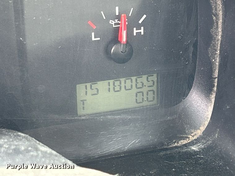 image for item DR4664 2004 Ford F150 XL  pickup truck