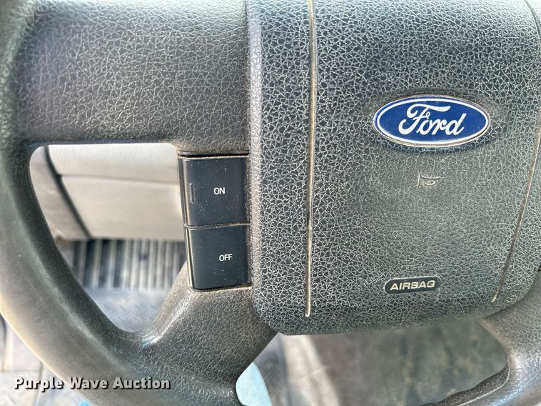 image for item DR4664 2004 Ford F150 XL  pickup truck