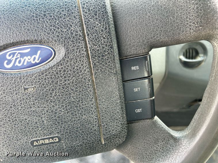 image for item DR4664 2004 Ford F150 XL  pickup truck