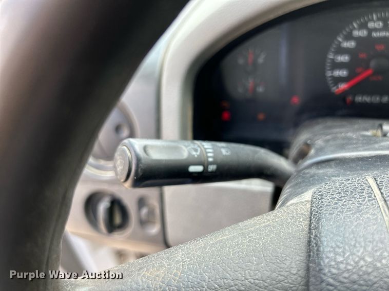 image for item DR4664 2004 Ford F150 XL  pickup truck