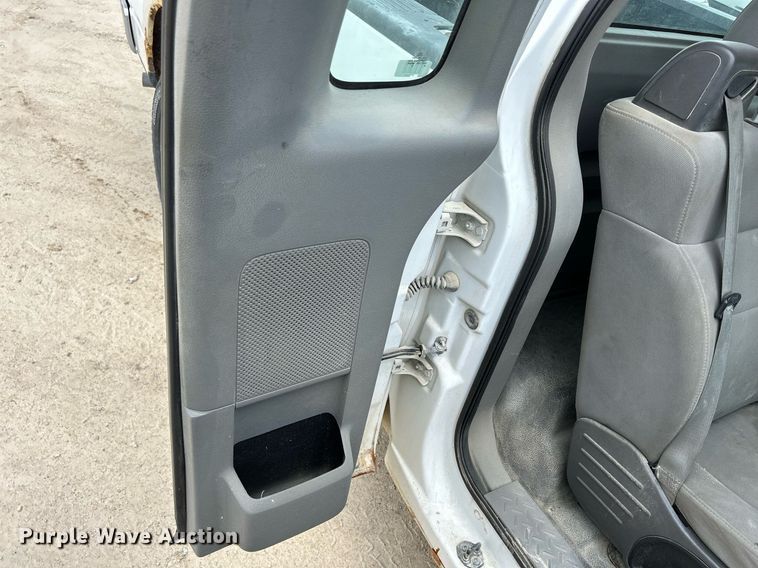 image for item DR4664 2004 Ford F150 XL  pickup truck