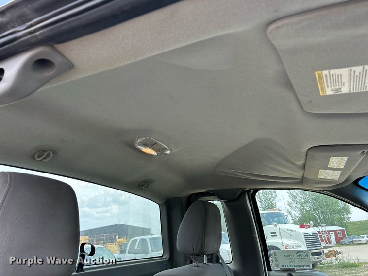 image for item DR4664 2004 Ford F150 XL  pickup truck