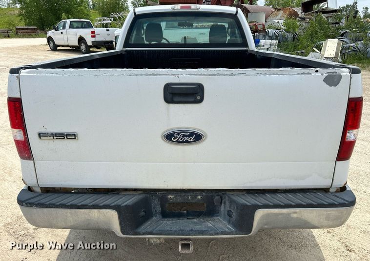 image for item DR4664 2004 Ford F150 XL  pickup truck