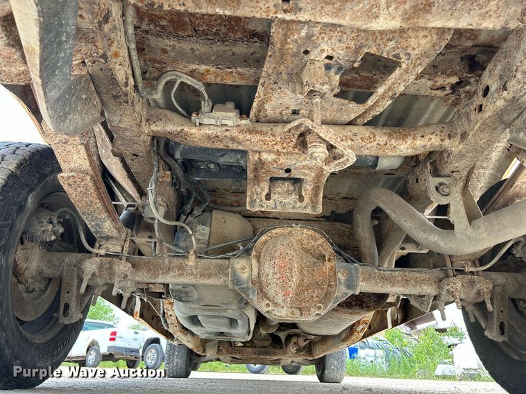 image for item DR4664 2004 Ford F150 XL  pickup truck