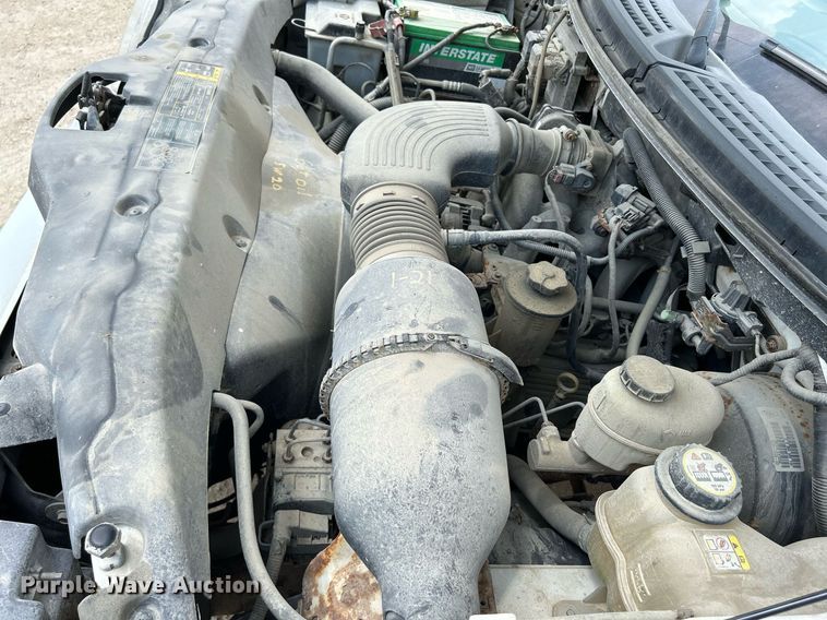 image for item DR4664 2004 Ford F150 XL  pickup truck