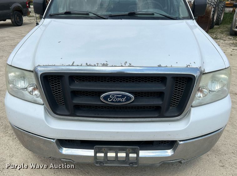 image for item DR4664 2004 Ford F150 XL  pickup truck