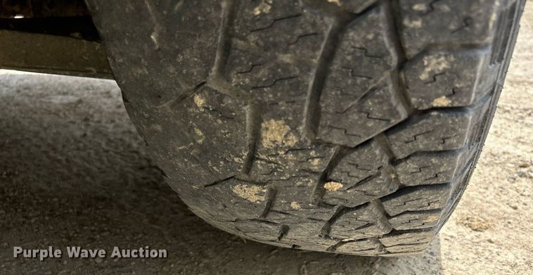 image for item DR4664 2004 Ford F150 XL  pickup truck