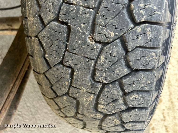 image for item DR4664 2004 Ford F150 XL  pickup truck