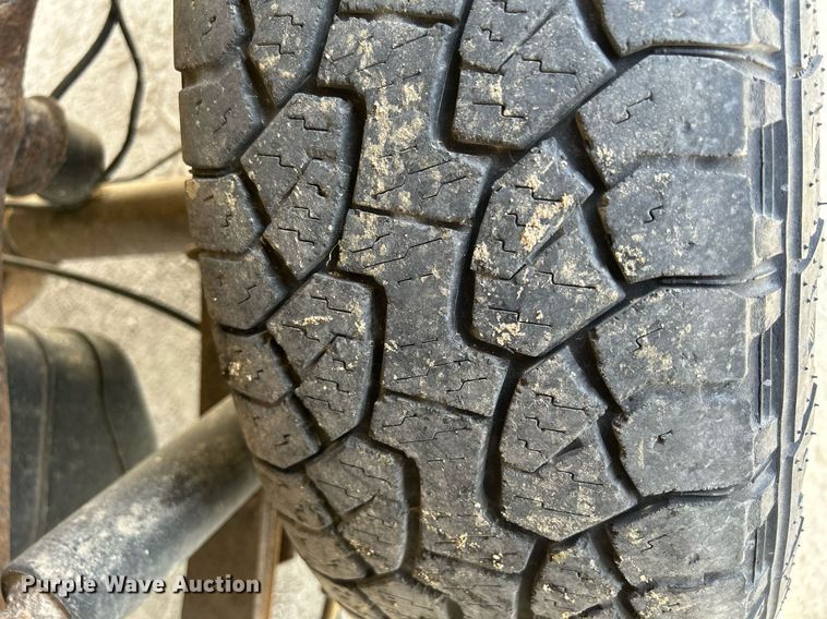 image for item DR4664 2004 Ford F150 XL  pickup truck