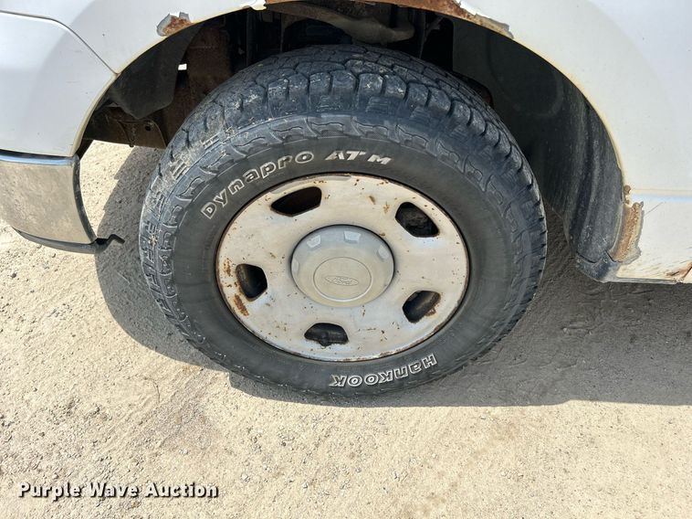 image for item DR4664 2004 Ford F150 XL  pickup truck