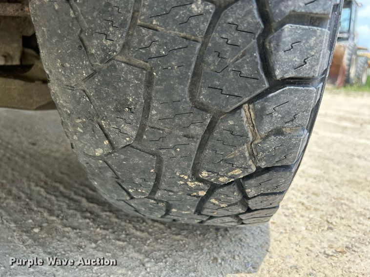 image for item DR4664 2004 Ford F150 XL  pickup truck