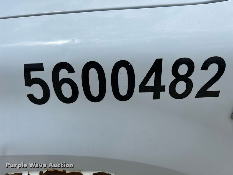 image for item DR4664 2004 Ford F150 XL  pickup truck