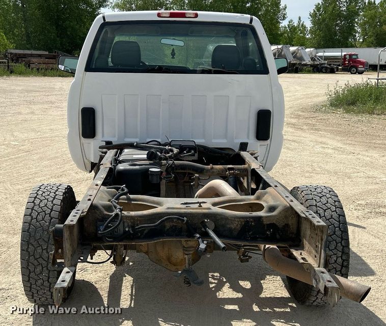 image for item DR4665 2005 Chevrolet Silverado 2500HD  pickup truck cab and chassis