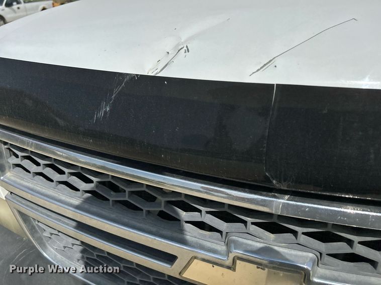 image for item DR4665 2005 Chevrolet Silverado 2500HD  pickup truck cab and chassis