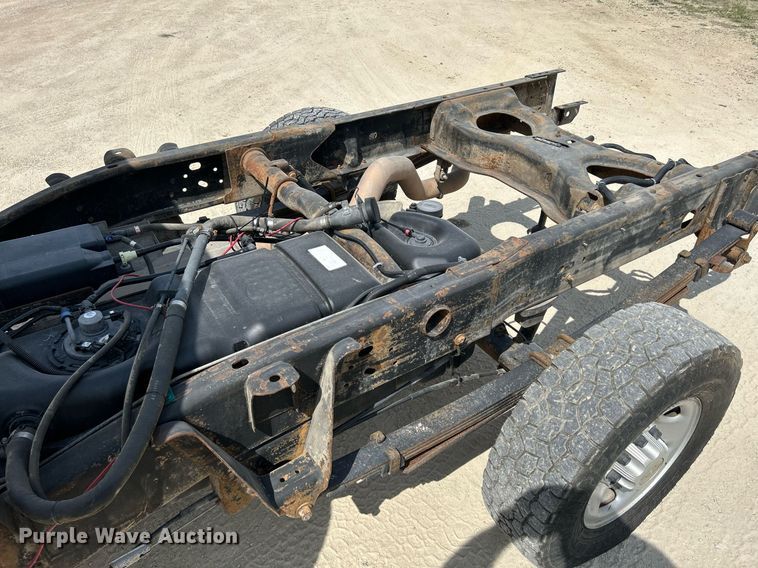 image for item DR4665 2005 Chevrolet Silverado 2500HD  pickup truck cab and chassis