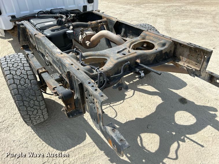 image for item DR4665 2005 Chevrolet Silverado 2500HD  pickup truck cab and chassis