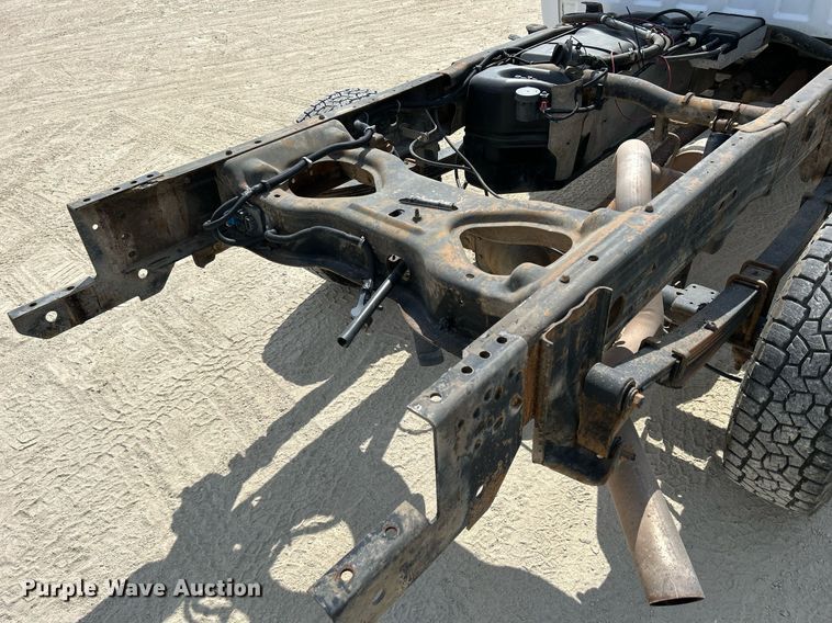 image for item DR4665 2005 Chevrolet Silverado 2500HD  pickup truck cab and chassis