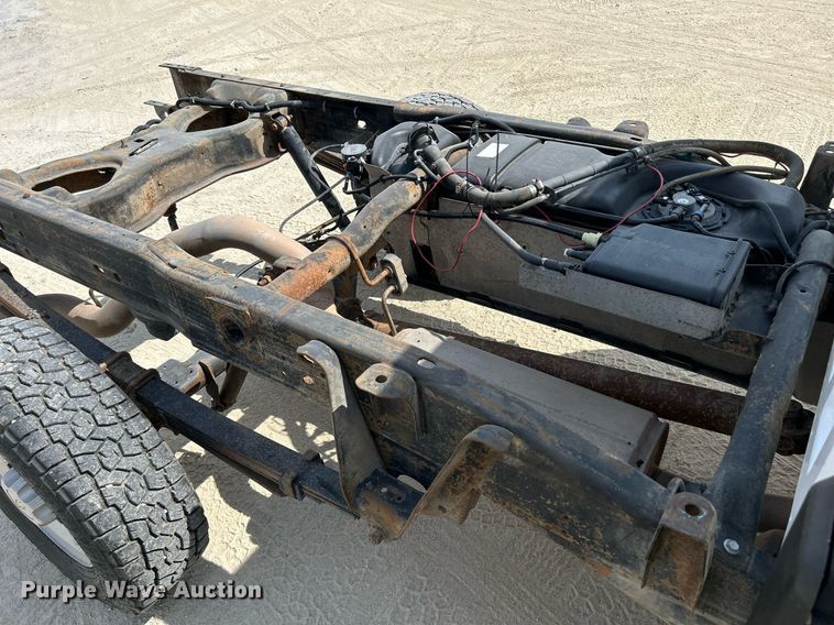 image for item DR4665 2005 Chevrolet Silverado 2500HD  pickup truck cab and chassis