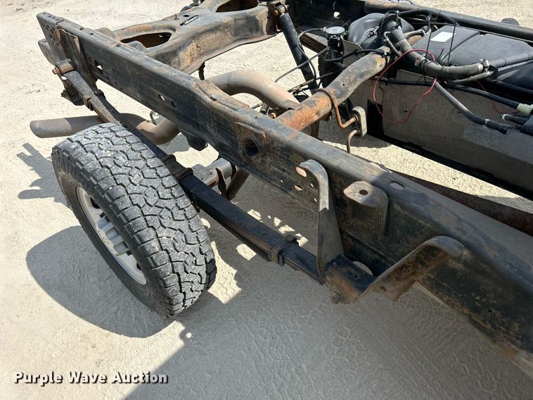 image for item DR4665 2005 Chevrolet Silverado 2500HD  pickup truck cab and chassis