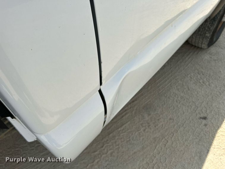 image for item DR4665 2005 Chevrolet Silverado 2500HD  pickup truck cab and chassis