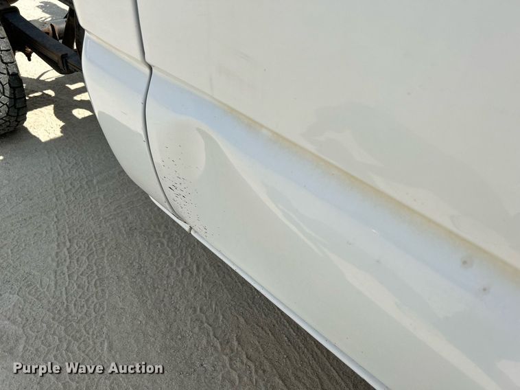 image for item DR4665 2005 Chevrolet Silverado 2500HD  pickup truck cab and chassis