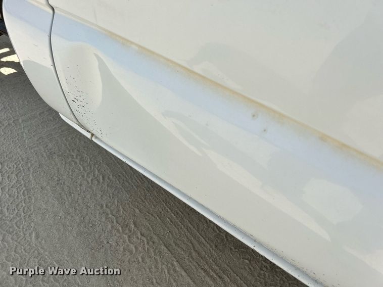 image for item DR4665 2005 Chevrolet Silverado 2500HD  pickup truck cab and chassis