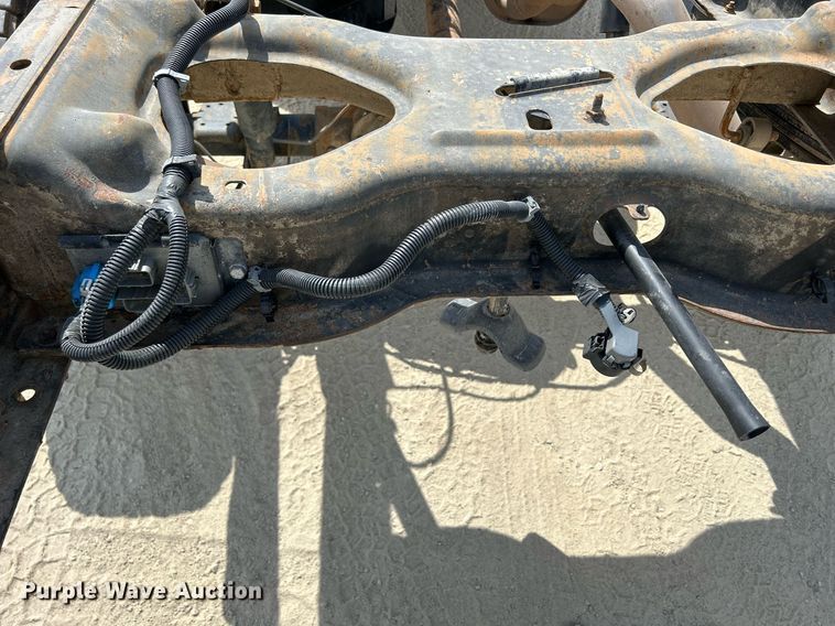 image for item DR4665 2005 Chevrolet Silverado 2500HD  pickup truck cab and chassis