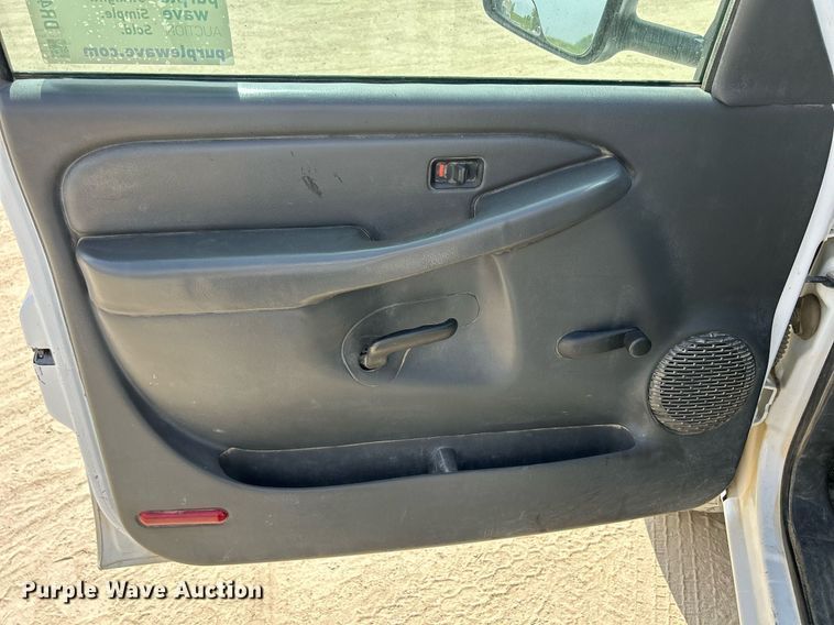 image for item DR4665 2005 Chevrolet Silverado 2500HD  pickup truck cab and chassis