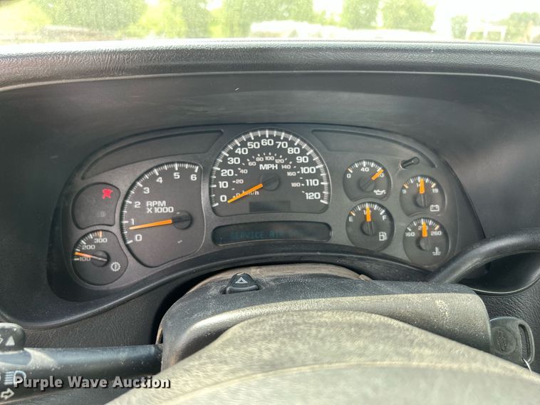 image for item DR4665 2005 Chevrolet Silverado 2500HD  pickup truck cab and chassis