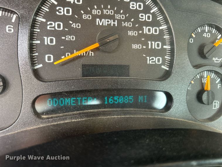 image for item DR4665 2005 Chevrolet Silverado 2500HD  pickup truck cab and chassis